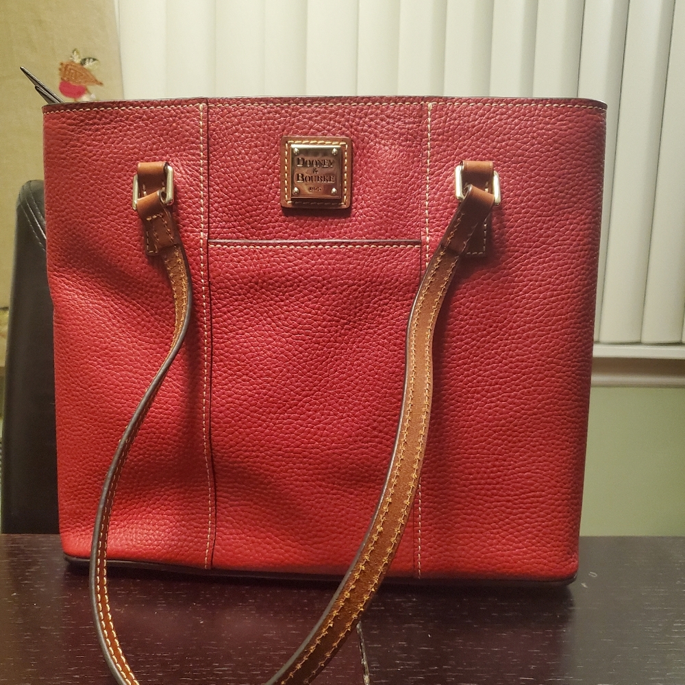 NWOT Dooney & Bourke leather purse